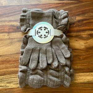 NWT NY&Company winter glove and scarf set